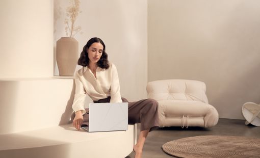 Asus ra mắt laptop AI 16 inch mỏng nhẹ trang bị chip AMD