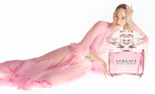 Versace Bright Crystal mang biểu tượng quyến rũ và tỏa sáng dành cho nàng