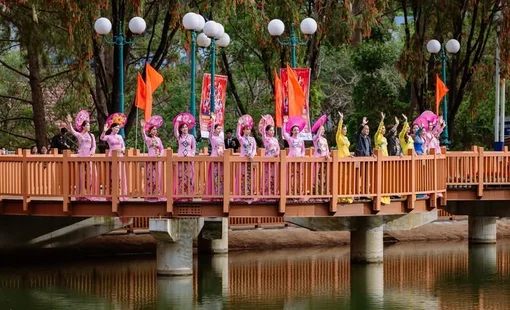 Hoa hậu Doanh nhân Việt Nam 2026: Hội ngộ nhà chung tại Gia Lai, dàn thí sinh khoe sắc với áo dài của NTK Tommy Nguyễn