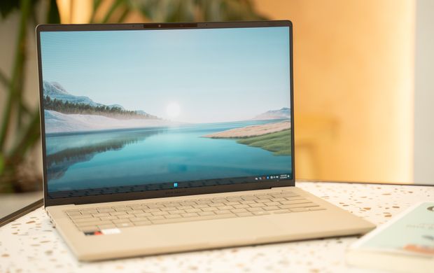 ASUS ra mắt loạt laptop AI chuẩn Copilot+PC nhẹ hàng đầu Việt Nam