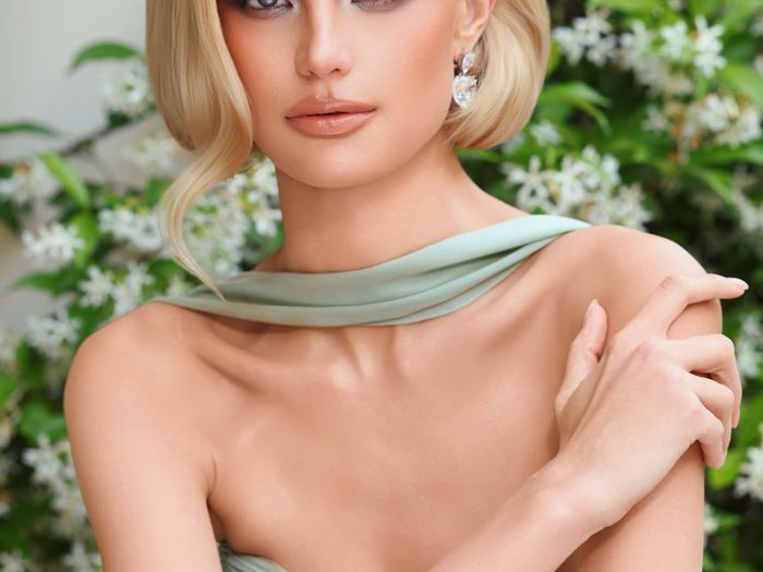 Hai nghệ sĩ trang điểm người Việt kể chuyện đến Cannes làm đẹp cho hoa hậu