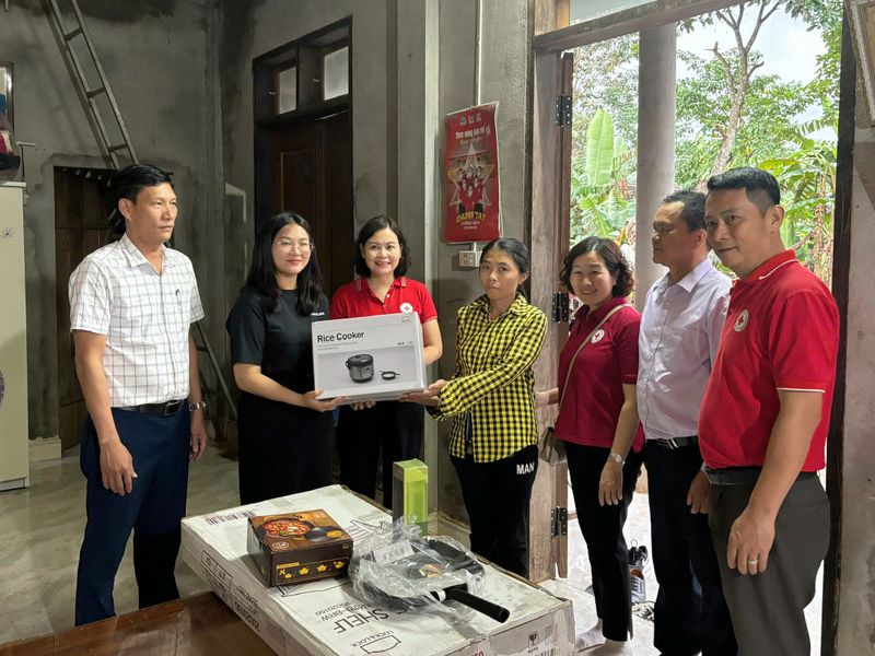 LocknLock mang yêu thương đến vùng bão lũ tỉnh Quảng Bình