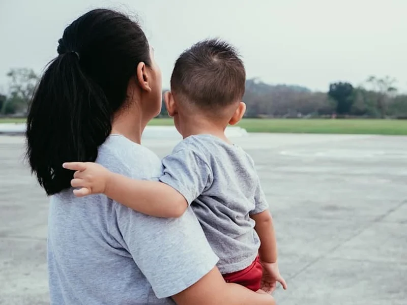 Mẹ ruột nhận chính con làm con nuôi: Phép thử với quyền trẻ em ở châu Á