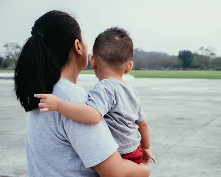 Mẹ ruột nhận chính con làm con nuôi: Phép thử với quyền trẻ em ở châu Á