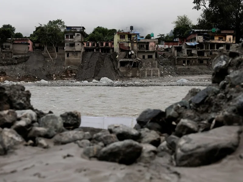 Nam Á sau trận mưa lớn: Chuyến đi an toàn bắt đầu từ bản đồ cảnh báo