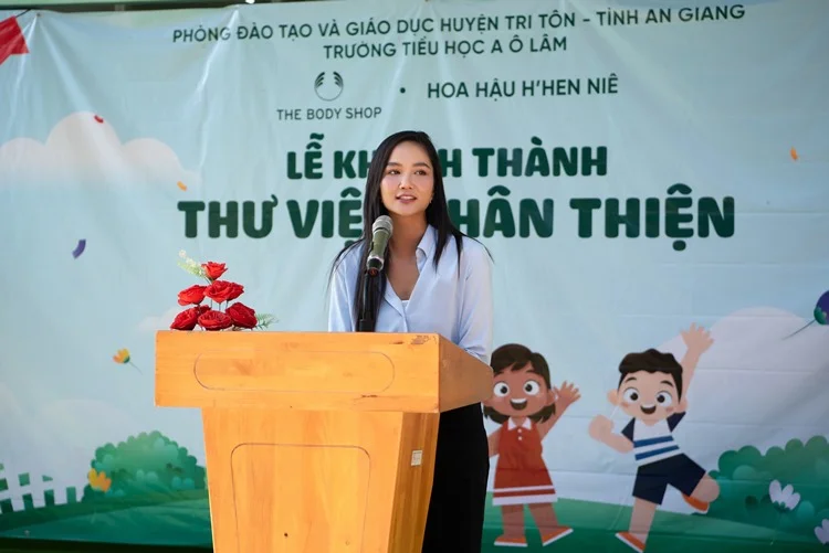 The-Body-Shop-dong-hanh-cung-Hoa-hau-Hoan-vu-Viet-Nam-HHen-Nie-8.jpg
