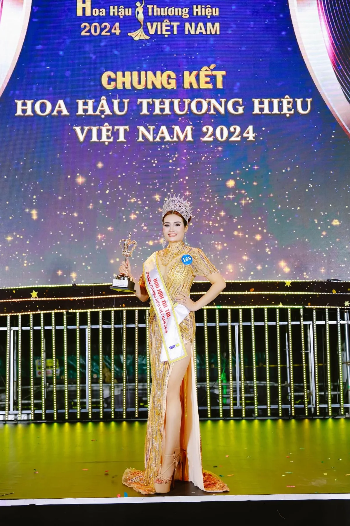 a-uyen.jpg