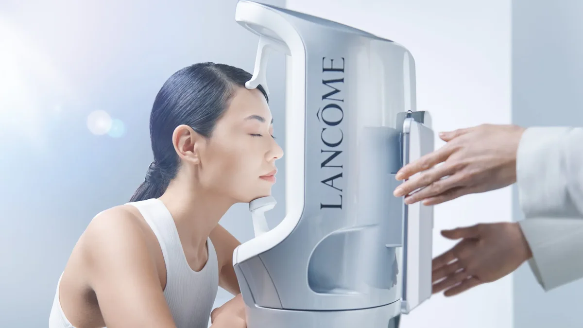 image?url=https%3A%2F%2Fwww.datocms-assets.com%2F56778%2F1711933952-lancome-skin-screen.jpg%3Fauto%3Dformat%252Ccompress%26cs%3Dsrgb&w=3840&q=75