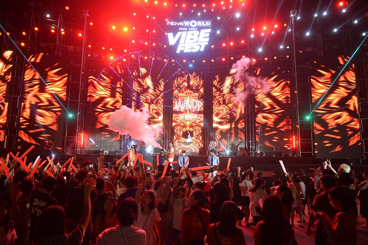 Summer-Vibe-Fest-Bua-tiec-chao-he-2024-soi-dong-tai-NovaWorld-Phan-Thiet-ca-nhac-3-1713337868-839-width2000height1331.jpg