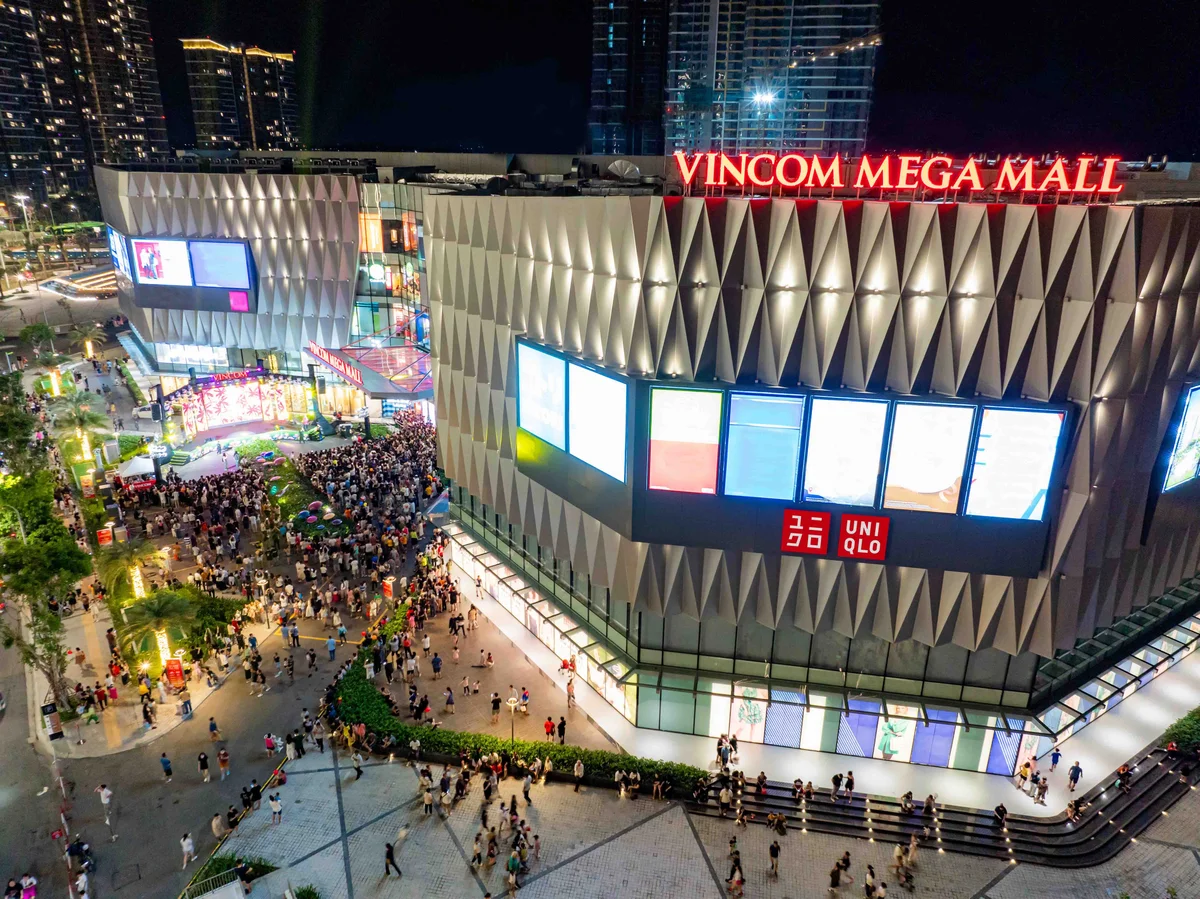 2-cua-hang-uniqlo-vincom-grand-park-chinh-thuc-khai-truong-vao-ngay-20-thang-07-nam-2024-1720493566.jpg
