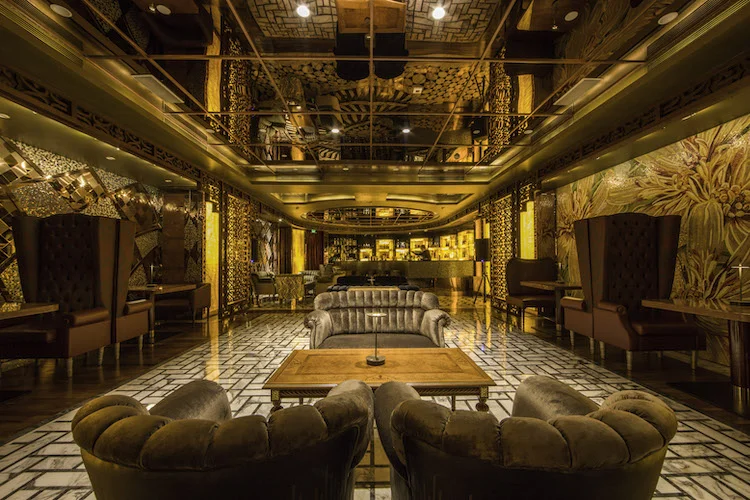 The-Long-Lounge-Main-Area1.jpg