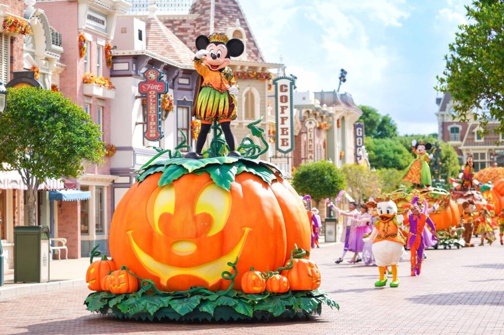 Hong-Kong-Disneyland_Mickey_s-Halloween-Time-Street-Party-lon-1024x682.jpeg