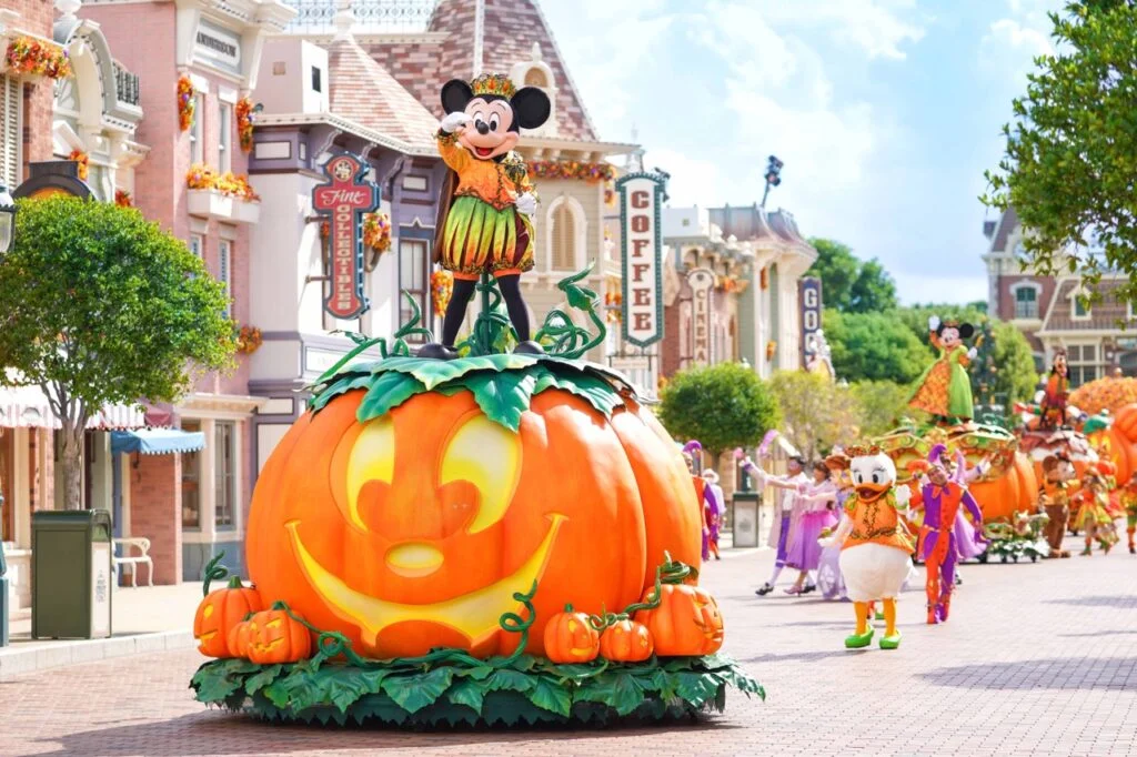 Hong-Kong-Disneyland_Mickey_s-Halloween-Time-Street-Party-lon-1024x682.jpeg