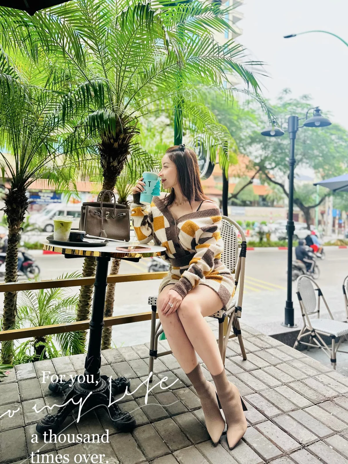 hoa-hau-doanh-nhan00001-1740449917167623484950.jpg