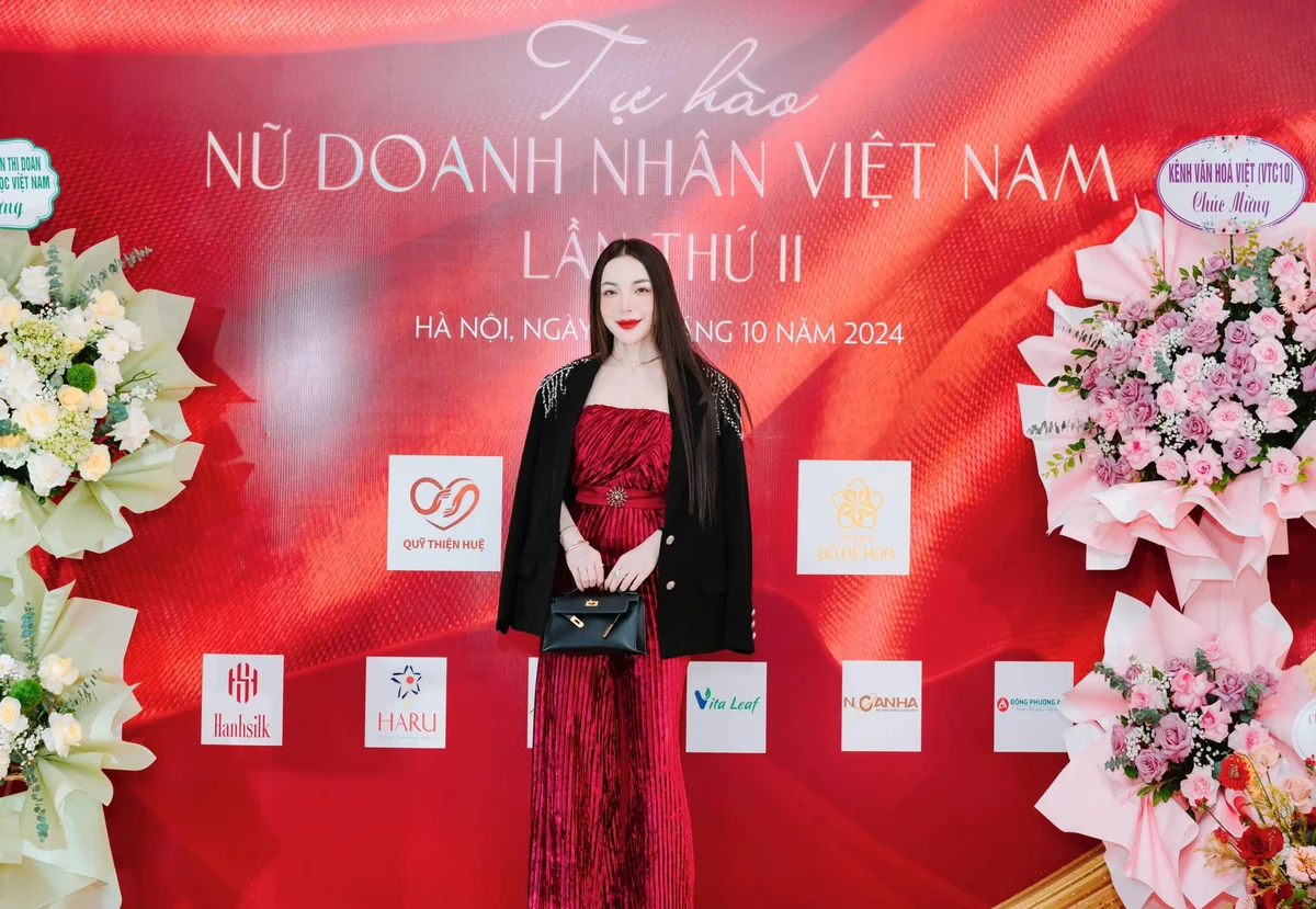 hoa-hau-doanh-nhan00015-17404499185601660716184.jpg