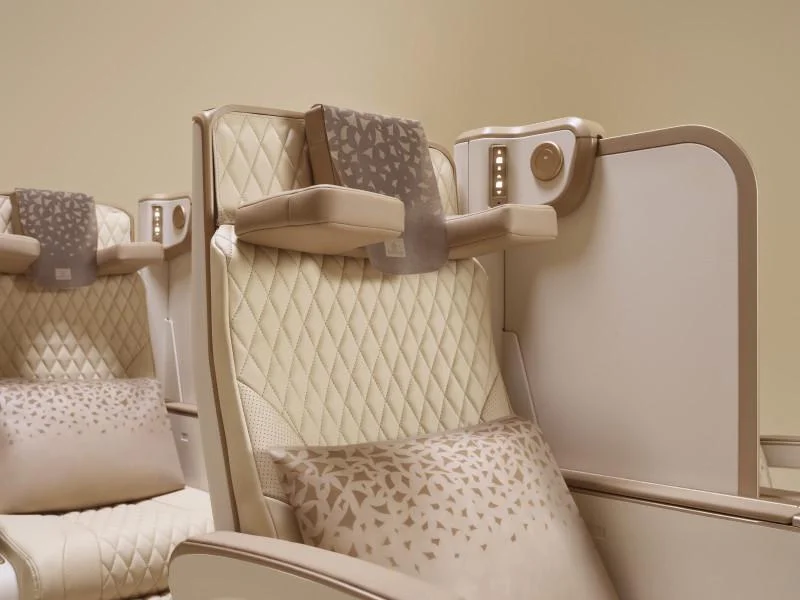 Introducing-Emirates'-world’s-first-electric-Premium-Economy-seat-with-full-height-privacy-screen-u-dream