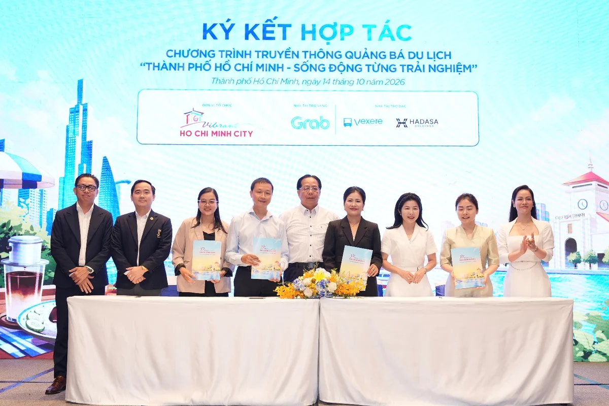 Nghi thức ký kết hợp tác mở rộng mạng lưới đồng hành cho chương trình, kết nối cơ quan du lịch với doanh nghiệp nhằm gia tăng độ phủ và sức hấp dẫn của điểm đến.