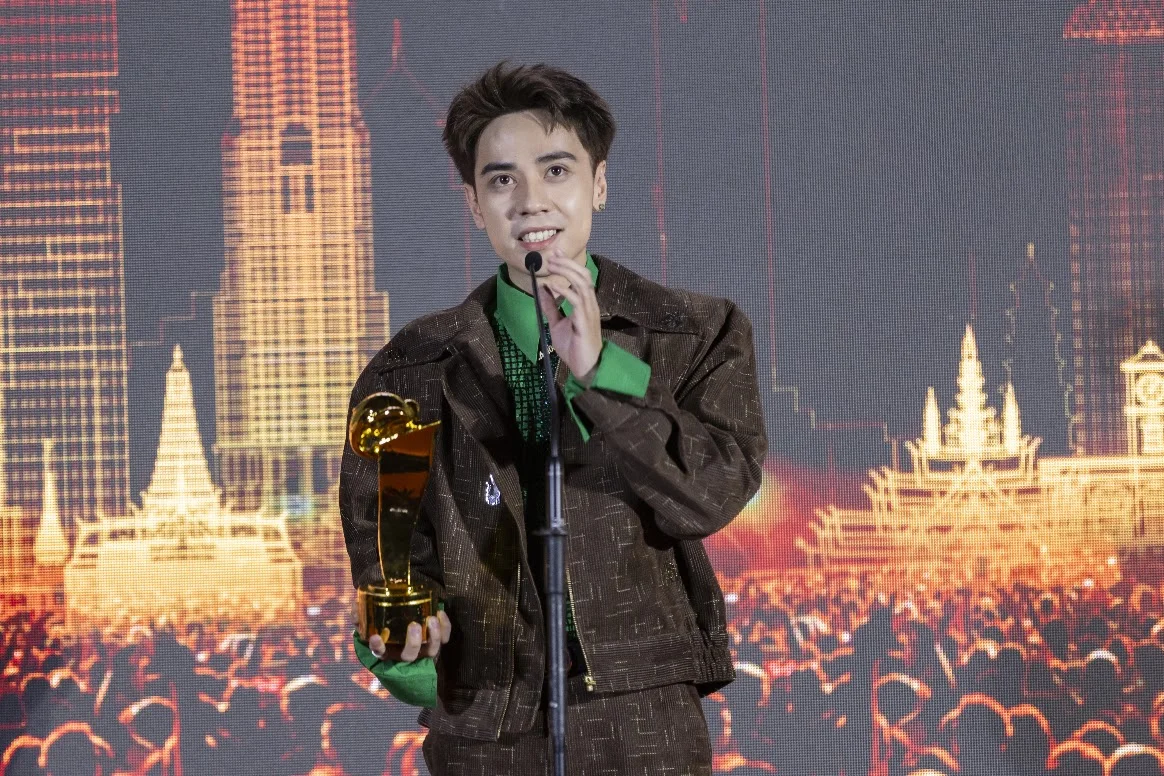 Ca sĩ Quang Hùng MasterD là đại diện Việt Nam giành được giải Nghệ sĩ triển vọng tại Asia Top Awards 2024.